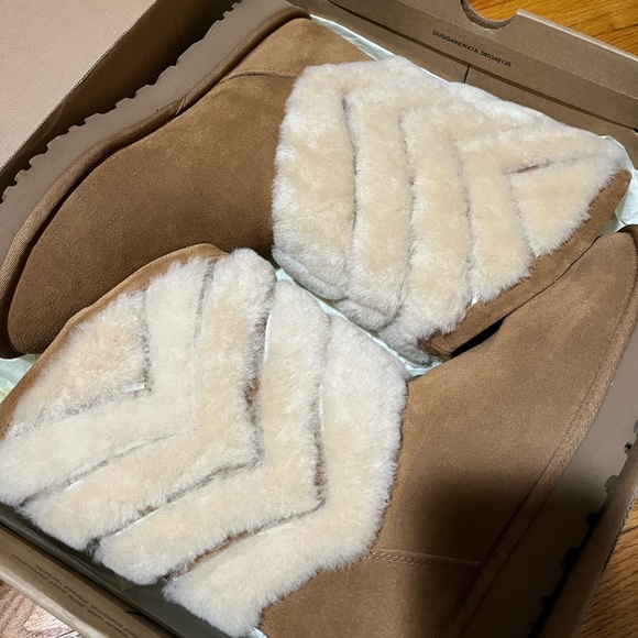 COPY - BRAND NEW UGG- Tania Ugg Boots size 11 with box - Picture 6 of 8